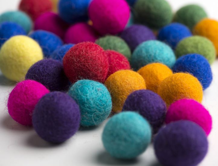 Felt Rainbow Balls1
